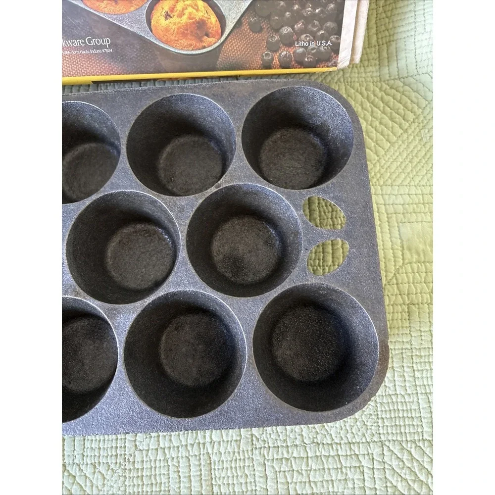 Griswold Vintage Puffy Muffin Pan Cast Iron Country Group w/ Original Box 11 Cup